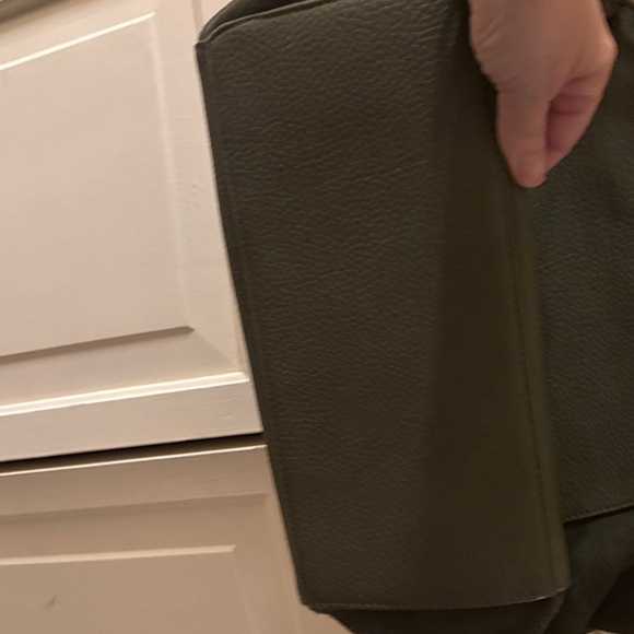 Elegant Dark Green Leather Tote Bag - Picture 6 of 9